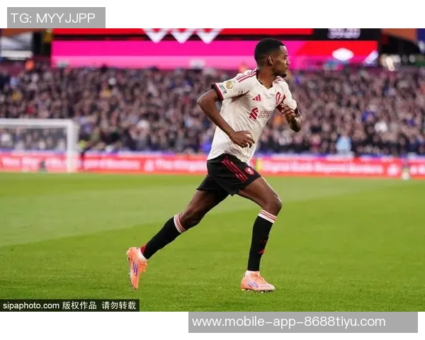 斯洛特谈伊萨克适应密集防守的挑战与球队战术调整的重要性 斯洛特谈伊萨克适应密集防守的挑战与球队战术调整的重要性